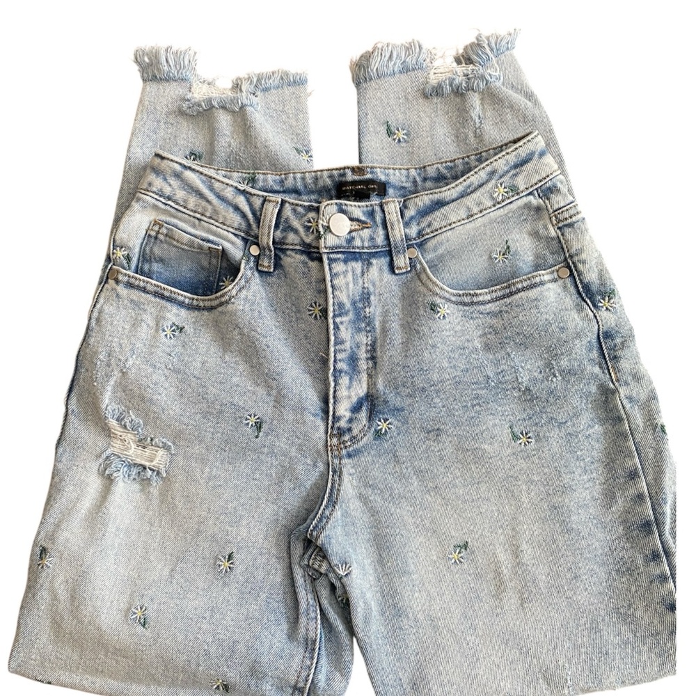 Material Girl Distressed Embroidered Daisy Jeans size 5